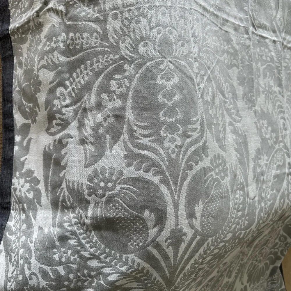 Williams Sonoma Gray and White Damask Table Runner